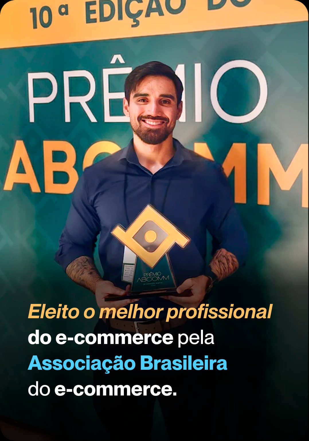 William Oliveira recebendo o Prêmio ABComm de Melhor Profissional de E-commerce